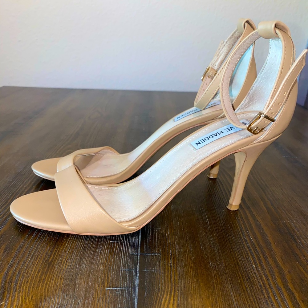 STEVE MADDEN Nude skinny heel